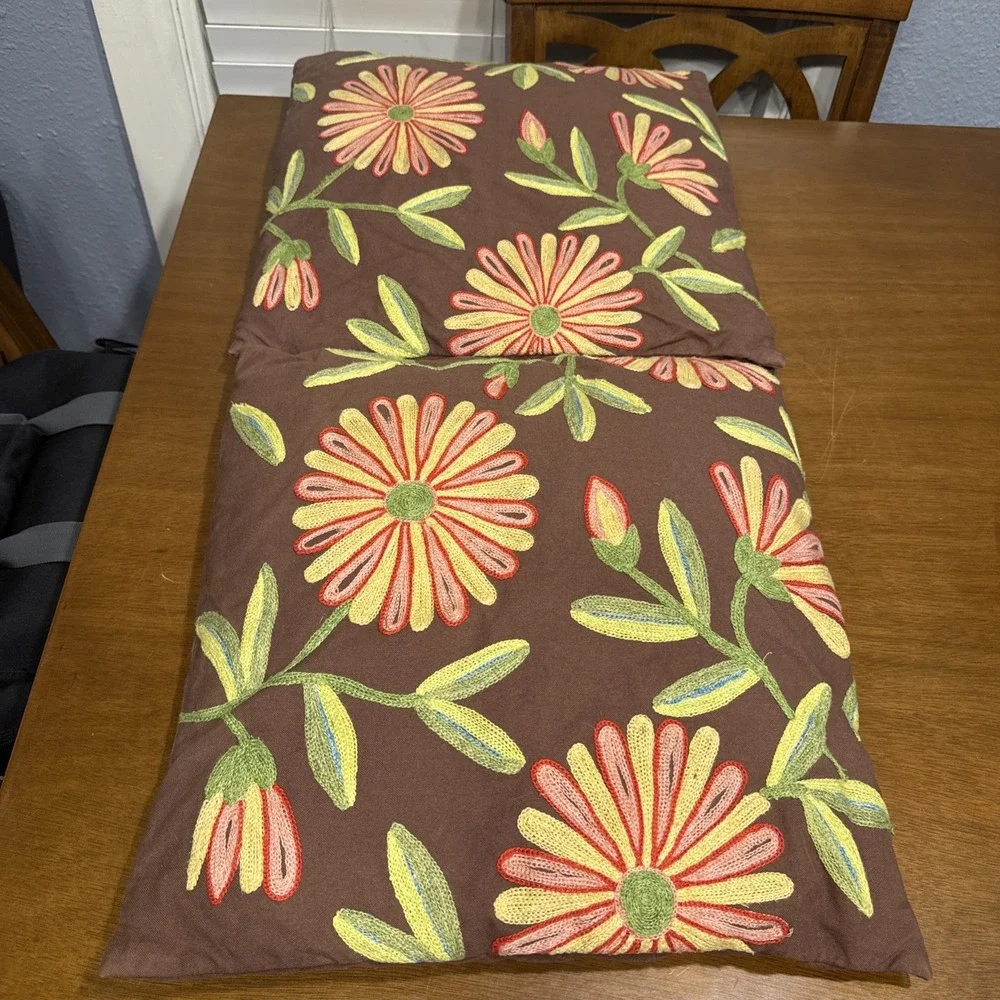 Lot Of 2 Pottery Barn Pillow Shams  Floral Daisy Print  Multicolor